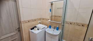 Гостиница  Гостиница Парк Отель Севастополь Четырехместный семейный номер с двумя зонами отдыха спальня и гостиная-12