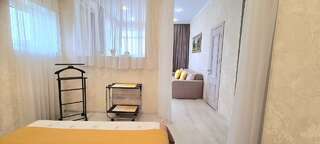 Гостиница  Гостиница Парк Отель Севастополь Четырехместный семейный номер с двумя зонами отдыха спальня и гостиная-3