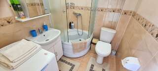 Гостиница  Гостиница Парк Отель Севастополь Четырехместный семейный номер с двумя зонами отдыха спальня и гостиная-13